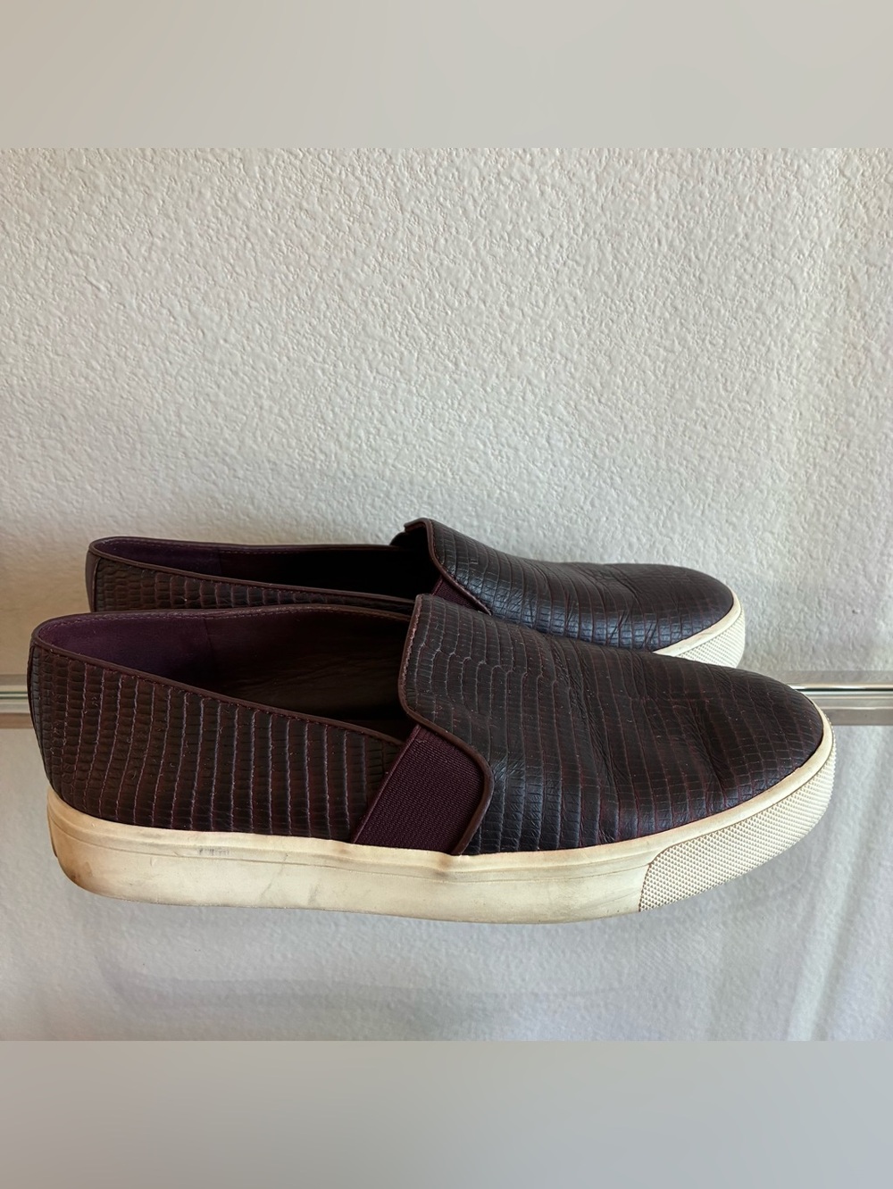 Vince 37 Burgundy Lizard Embossed Leather Slip-On Sneakers - Picture 3 of 5